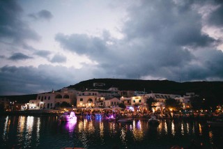 about kythnos porto klaras restaurants by night at the Cycladic island