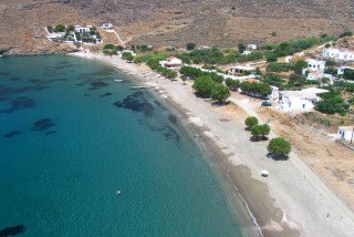 beaches porto klaras apokrousi famous beach in Kythnos