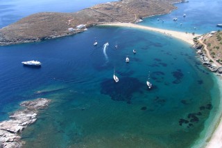 beaches porto klaras luxury yachts in kolona beach on Kythnos island