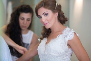 weddings porto klaras bride is getting ready and dressed