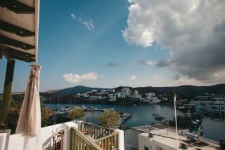 weddings porto klaras apartments with view to the sea and Kythnos island