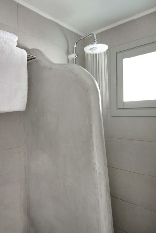 VIP studios porto klaras elegant shower and clean towels