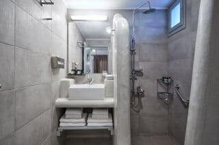 24 kythnos suites bathroom klaras_-277 (1)