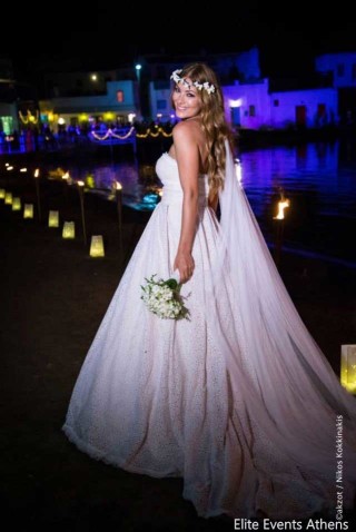 weddings porto klaras elegant bride holding flowers and wearing her wedding dress in Kythnos